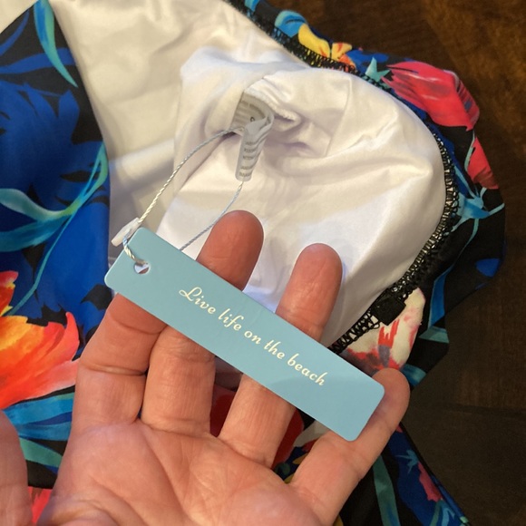 NWT One shoulder, one piece Hawaiian print Size S ruffled top swimsuit - Picture 3 of 6